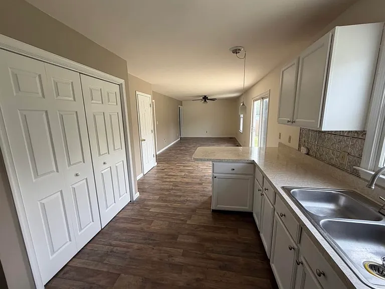 8337 Colony Cir — Photo 3