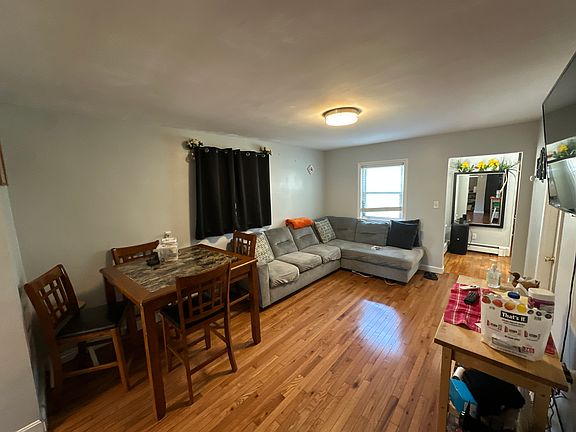 2nd image of 154-156 Vine St #1