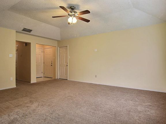 5th image of 2333 Manitoba Dr