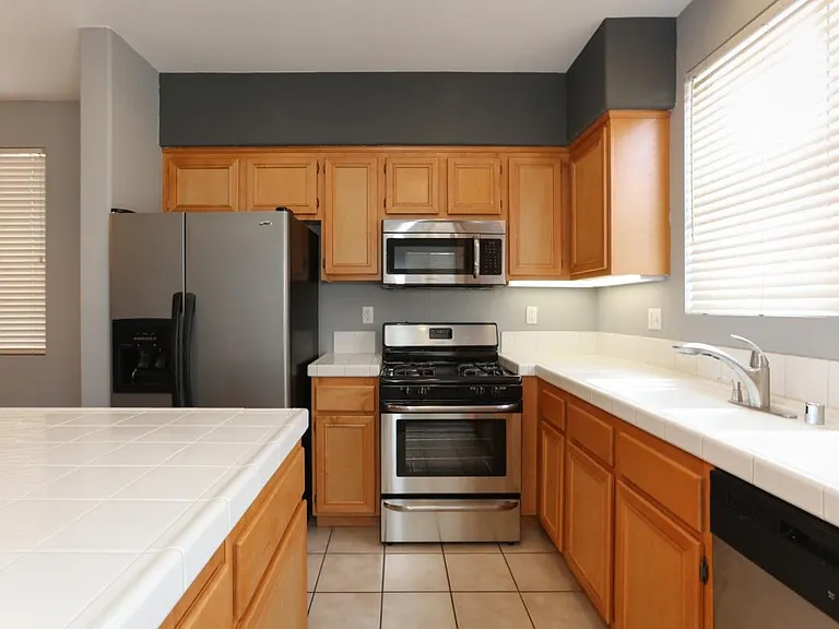 9122 Lemona Ave — Photo 7