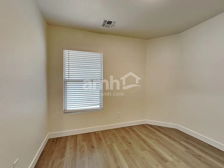 12821 W Myer Ln — Photo 13