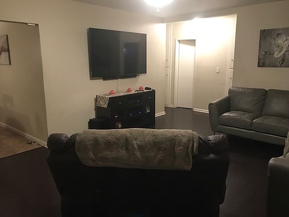 5th image of 948 Swallow Dr