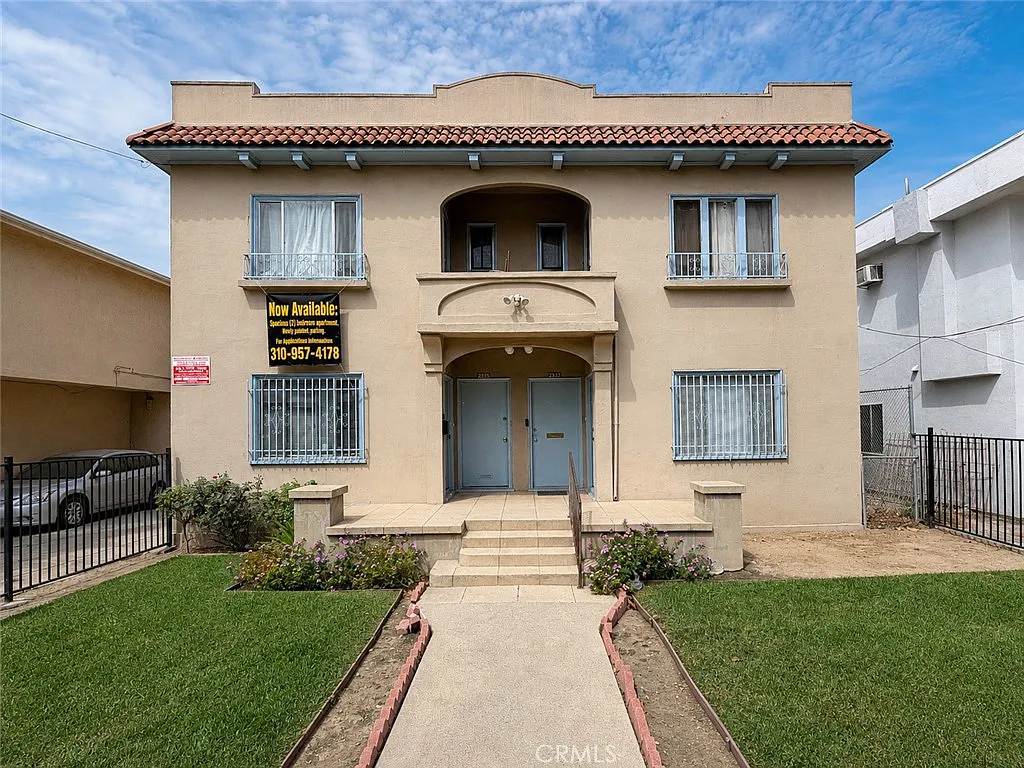 2 bed, 950 sqft, $2,400 — Photo 1