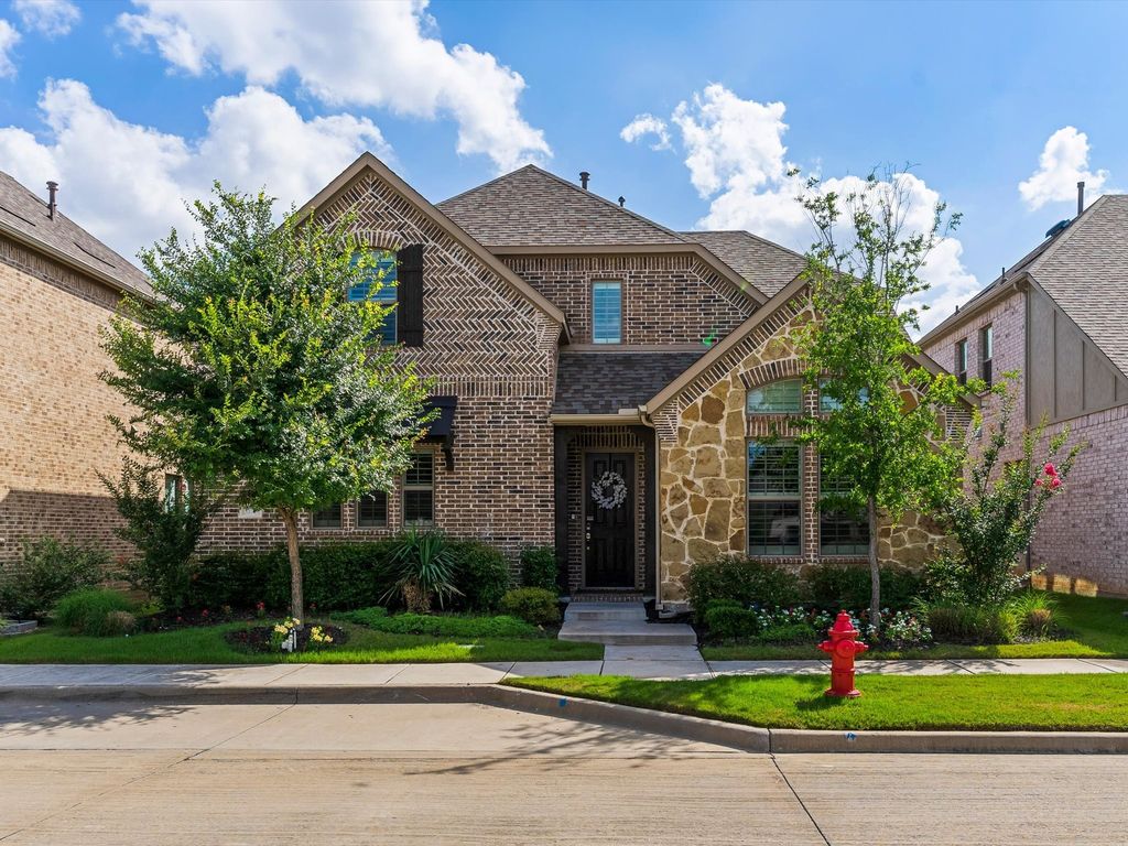 12767 Royal Oaks Ln, Farmers Branch, TX - View 2