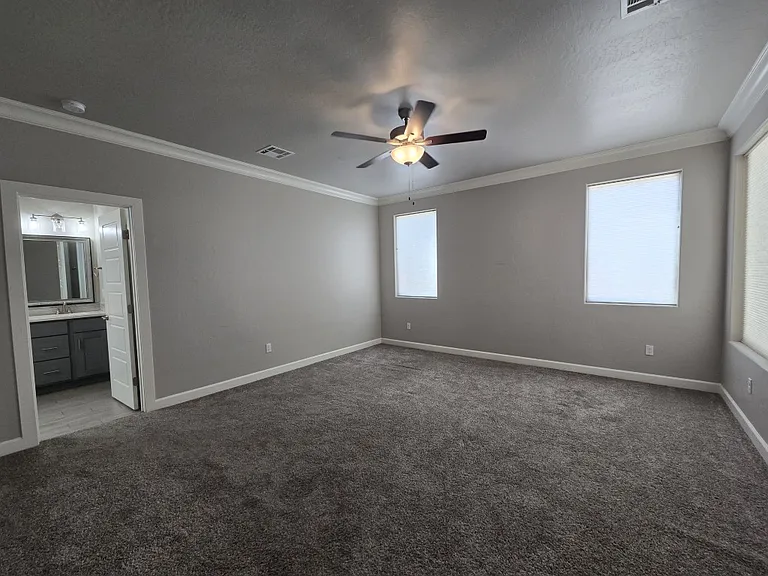 4631 Melrose Rd — Photo 5