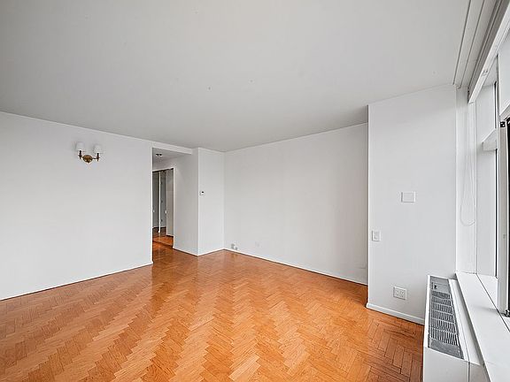 5th image of 160 W 66th St APT 25B