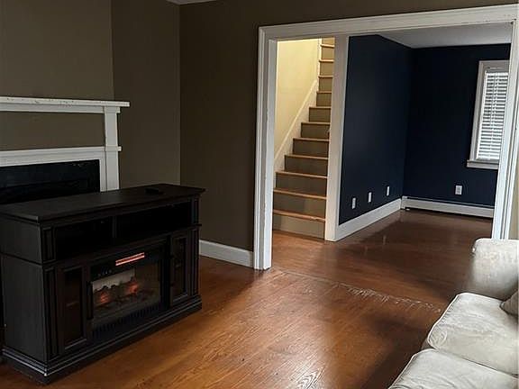 3rd image of 1100 Phenix Ave