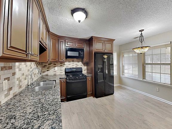 3rd image of 1094 Abington Ct