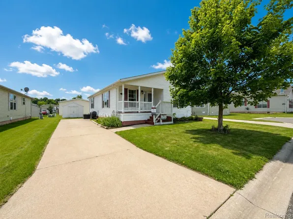 11224 Nearbrook Ct, South Lyon, MI 48178