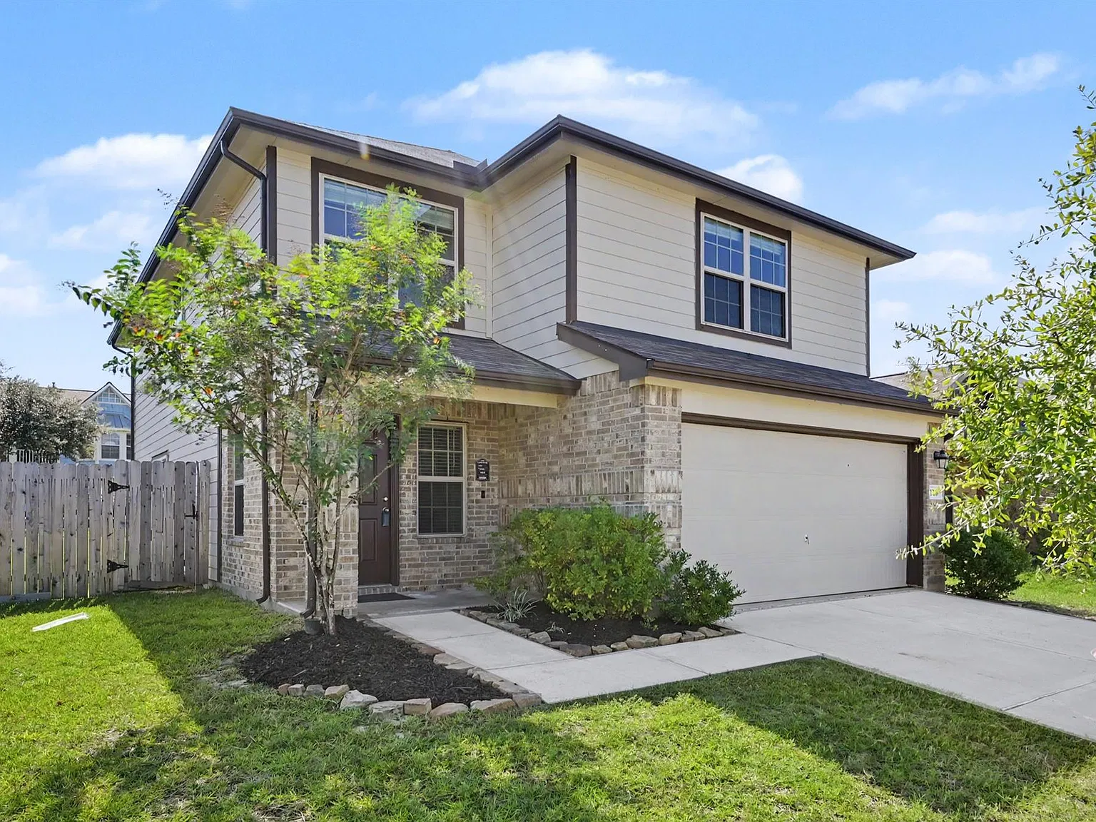 4 bed, 2.5 bath, 2278 sqft, $1,995 — Photo 4
