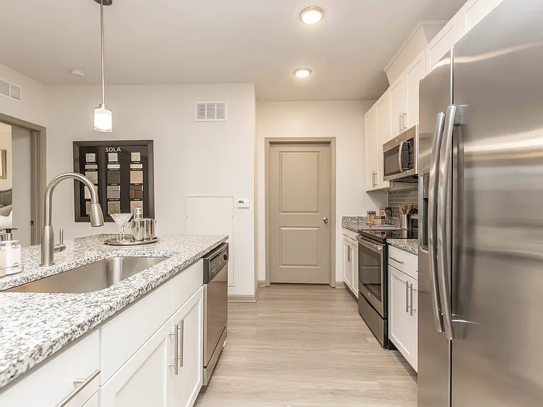 Sola South Lux Apartments — Photo 16
