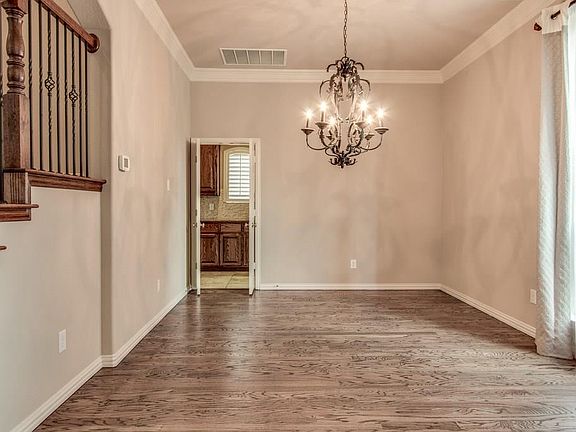 5th image of 8304 Victoria Ln