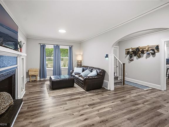 2nd image of 93 Parkwood Blvd