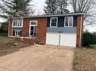 1958 Cathedral Hill Dr, Saint Louis, MO 63138