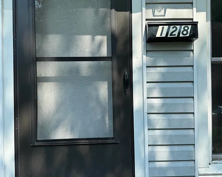 128 Lowell St — Photo 11