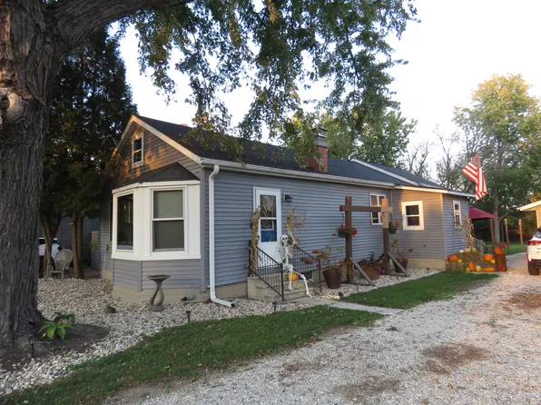 8043 E Wind Lake Rd, Wind Lake, WI 53185