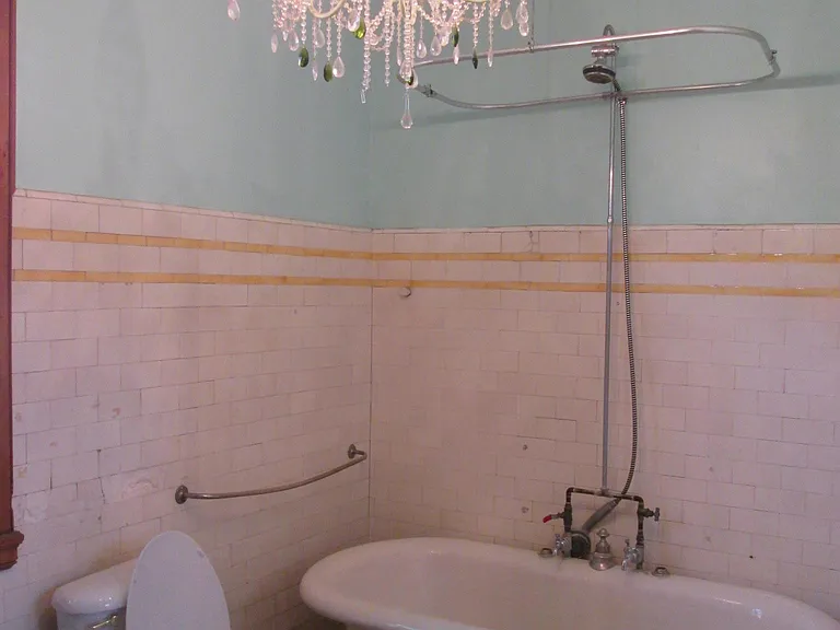 1460 N High St #4 — Photo 9