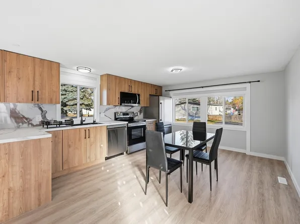 2 Cliff Cres NW, Edmonton, AB T6P 1B6