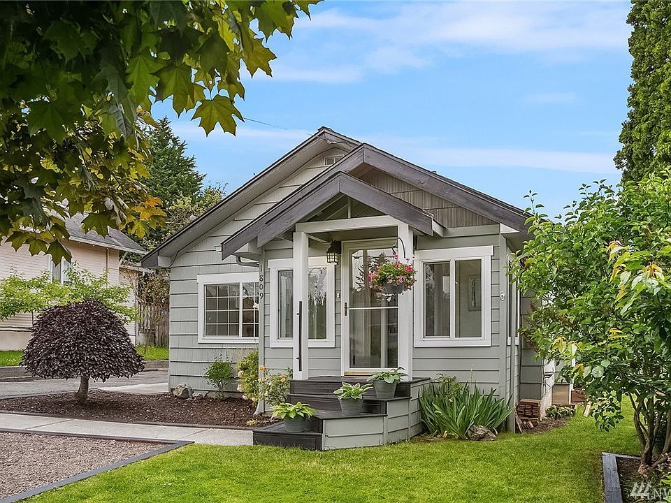 Gorgeous remodeled craftsman charmer with 3 bedrooms, 1.75 baths and 1,677 sq. ft.