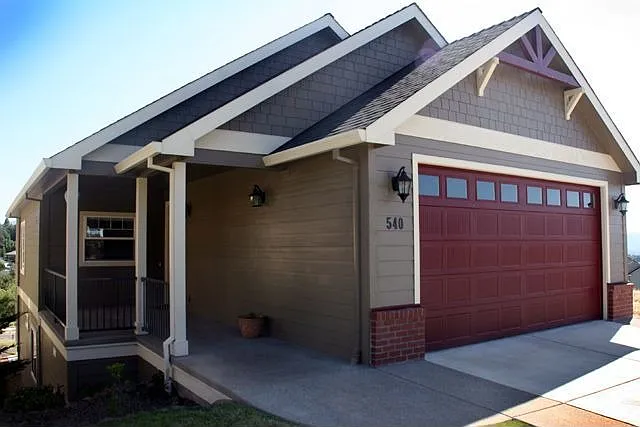 540 Pointe View Ct photo 1