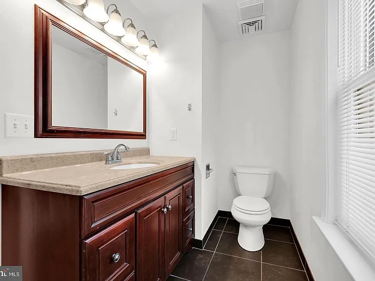 129 N Railroad St — Photo 14