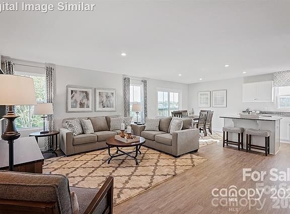 5th image of 1017 Pemberley St