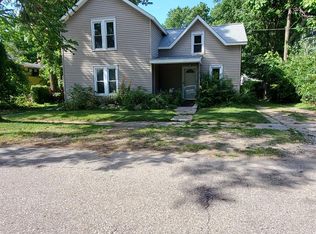 610 Hickory St, Fenton, MI 48430