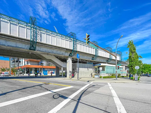 6968 Royal Oak Ave #406, Burnaby, BC V5J