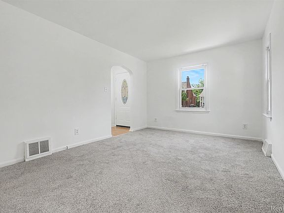 5th image of 16718 Biltmore St