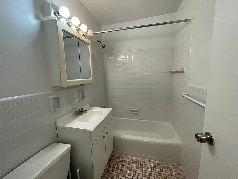 27 E 13th St #2K — Photo 4