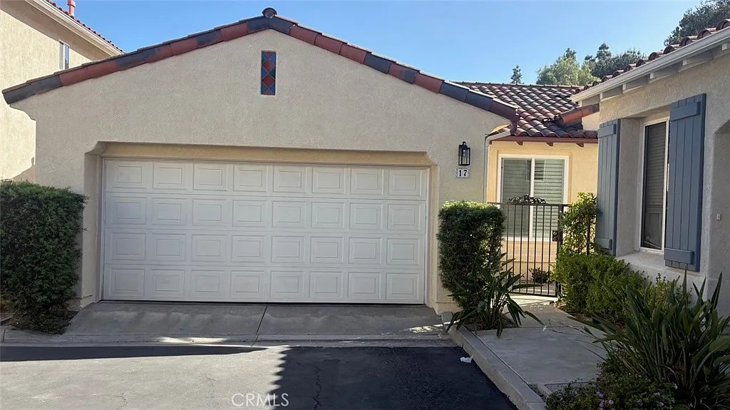 3 bed, 2.5 bath, 1500 sqft, $4,300 — Photo 1