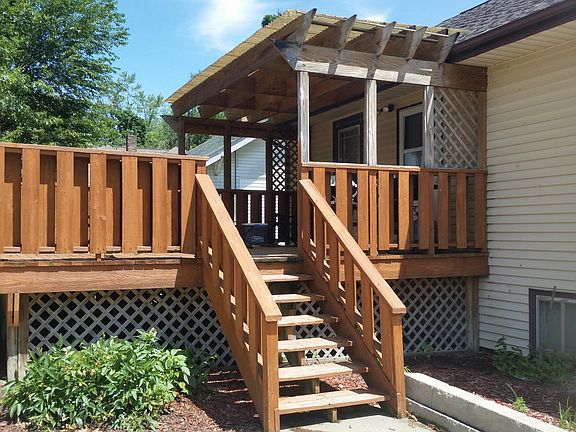 Large Private Deck and backyard space