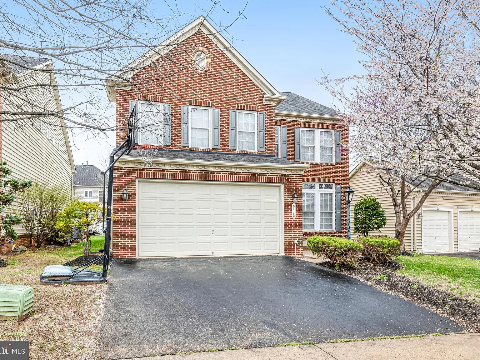 4 bed, 3.5 bath, 3708 sqft, $4,395 — Photo 4