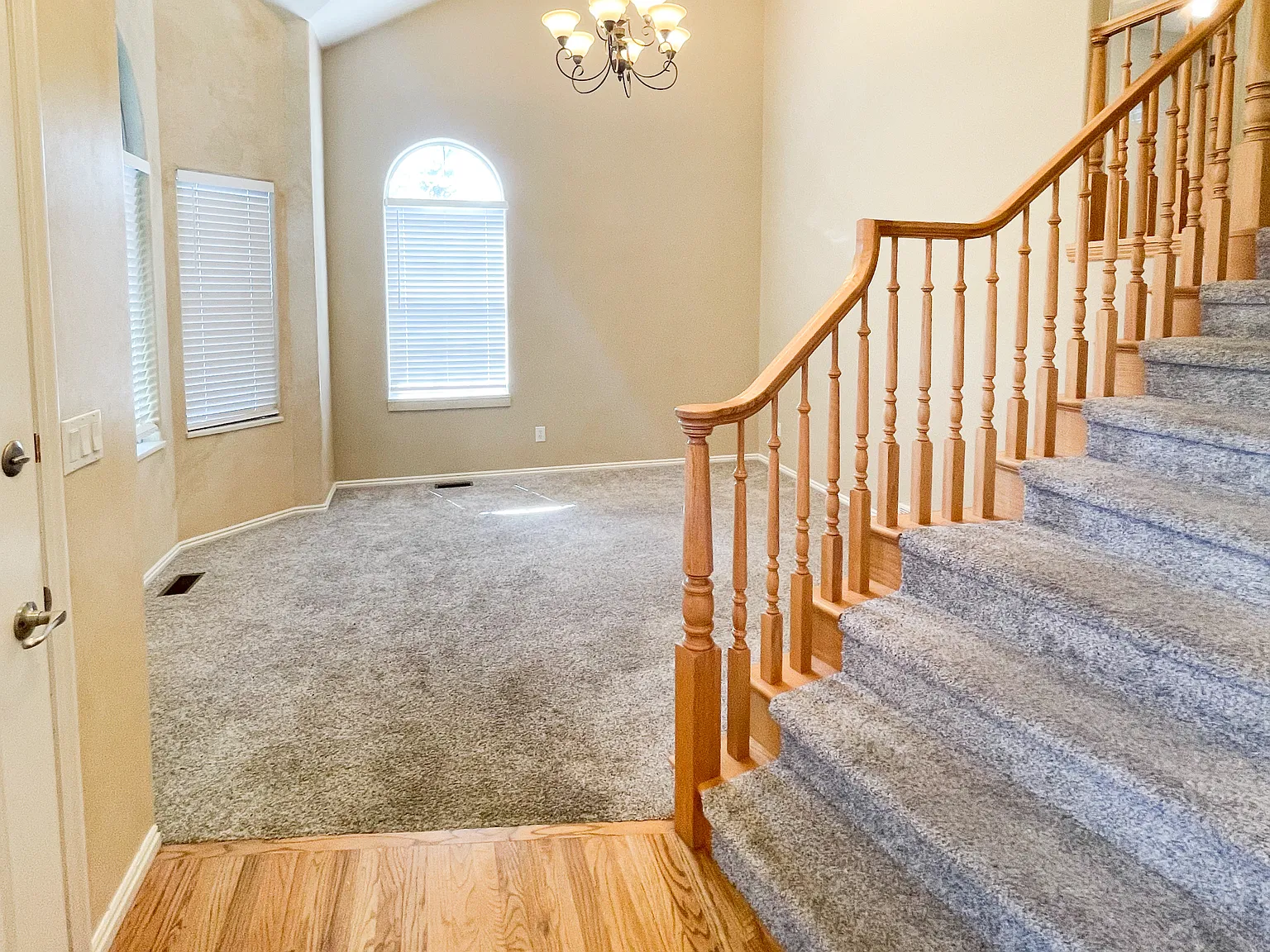 6 bed, 2990 sqft, $3,195 — Photo 3