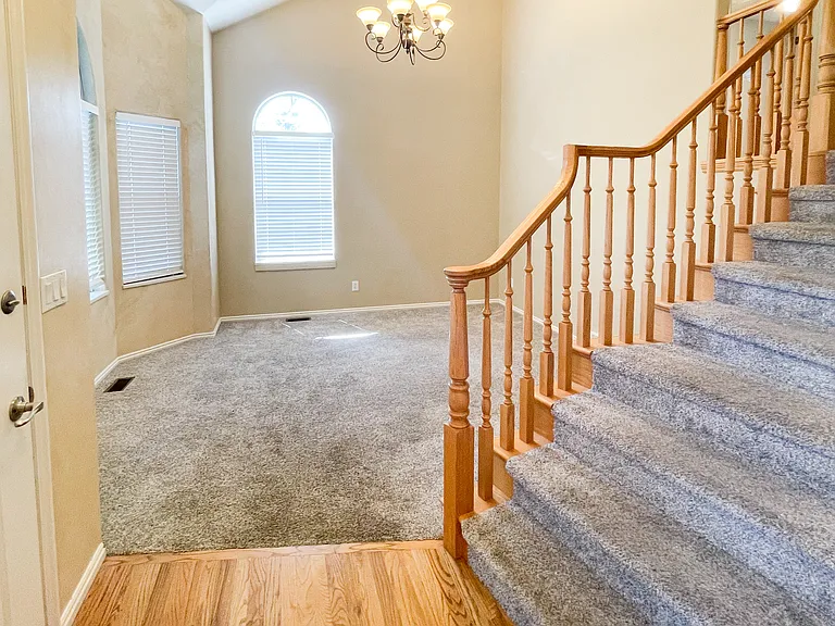 327 E Sandy Land Ln — Photo 3