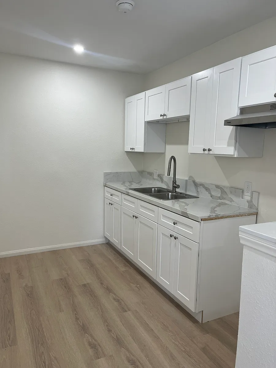 Building Photo - 1813 Yosemite Dr #2