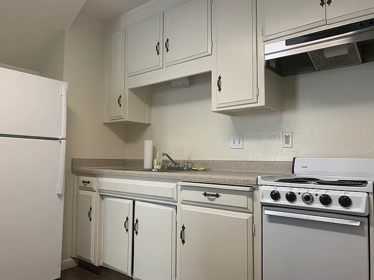 Quiet multi plex walking distance to downtown! For rent — Photo 32