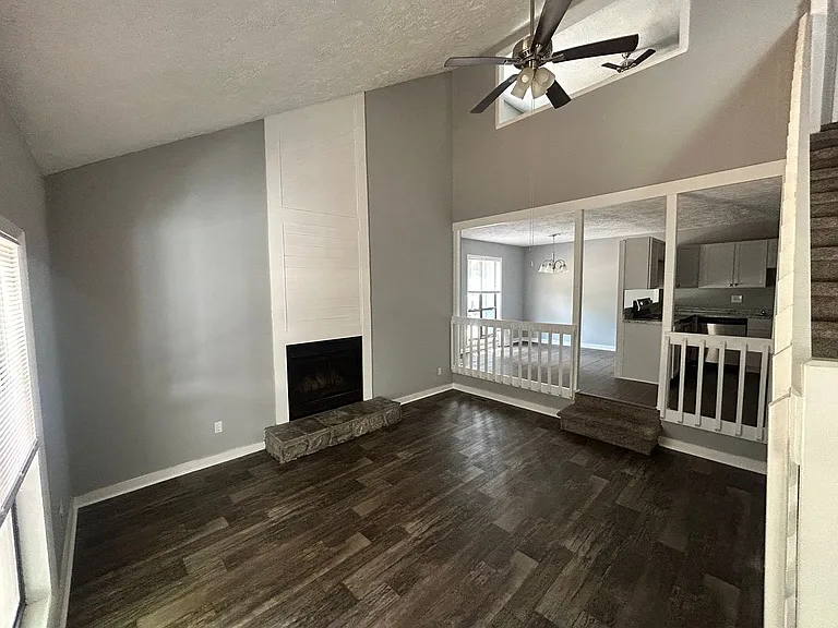 6466 Kelmscot Ct — Photo 5