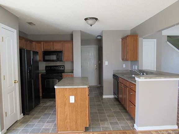 4th image of 225 English Hills Dr