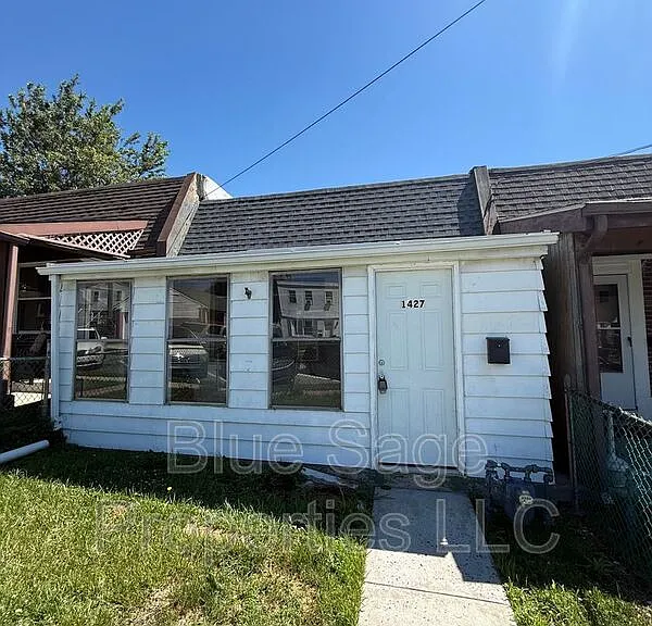 1427 Simpson St — Photo 1
