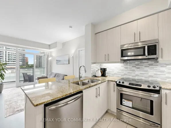 55 Oneida Cres #408, Richmond Hill, ON L4B 0E8
