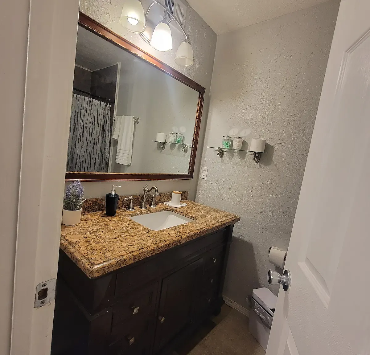 4 bed, 1728 sqft, $2,600 — Photo 2