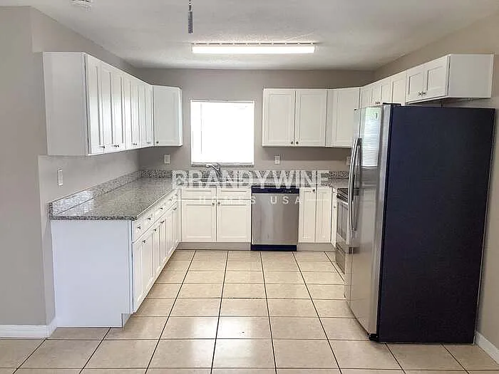 803 E Baker St — Photo 5