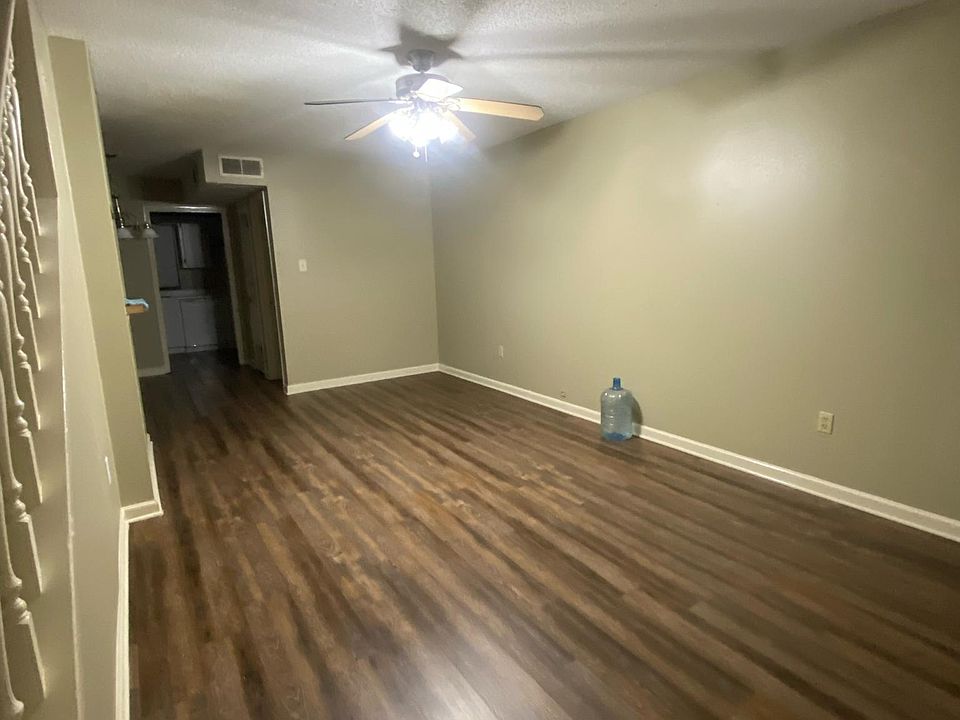 1st image of 1104 Willow Creek Dr