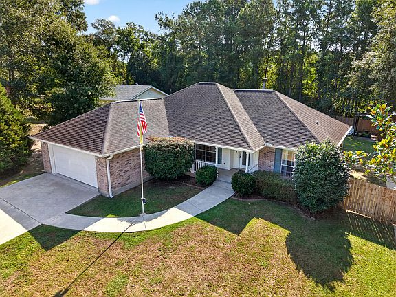 2nd image of 106 Edgewood Dr