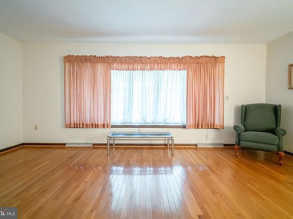 3rd image of 419 Boyer Dr