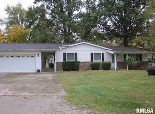 1013 Meadow Ln, Salem, IL 62881