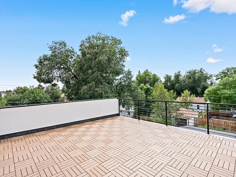 1417 Benton St — Photo 32