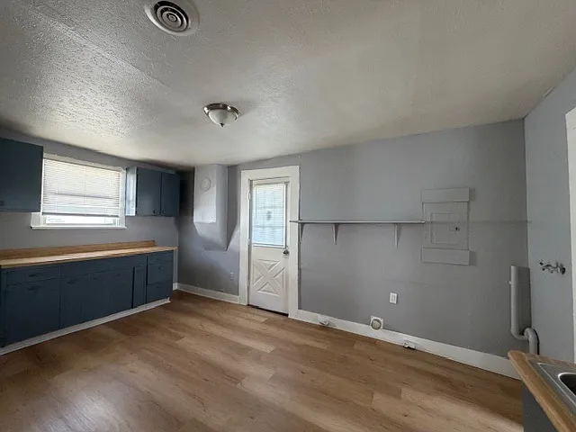 317 Commercial St — Photo 6
