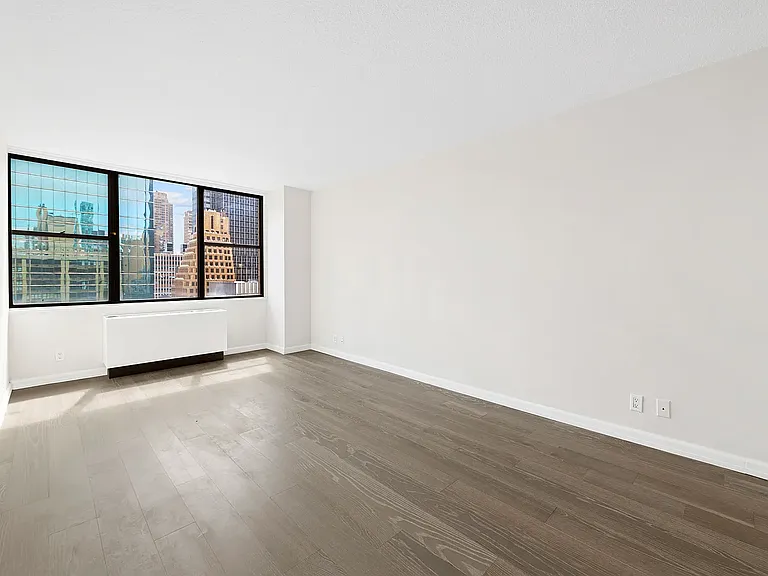 301 E 45th St #20C — Photo 2